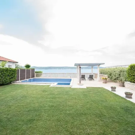 Modern And Spacious For A Pleasant Stay Dd Apartman Bibinje