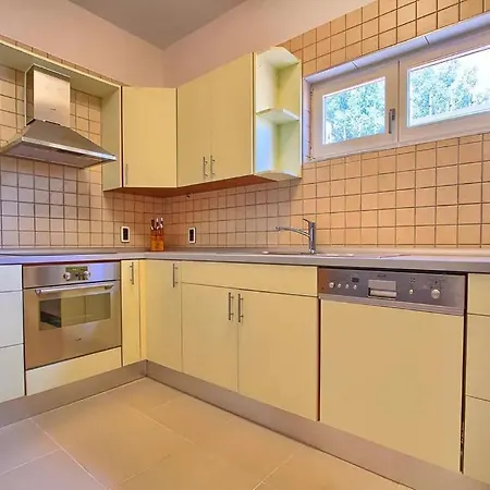 Modern And Spacious For A Pleasant Stay Dd Apartman